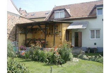 Hungary Privát Eger, Exterior